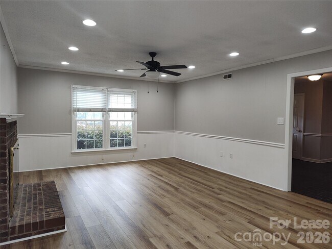 Building Photo - 7413 Doves Nest Cir