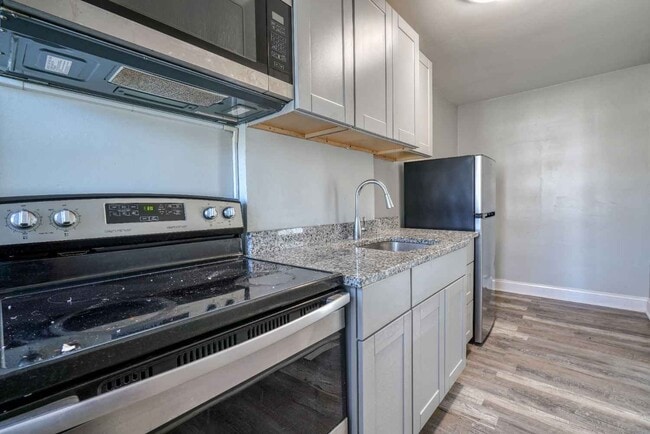 Primary Photo - 160X Plum St