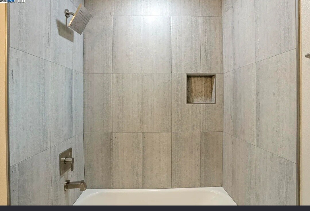 Building Photo - 629 Oregon St