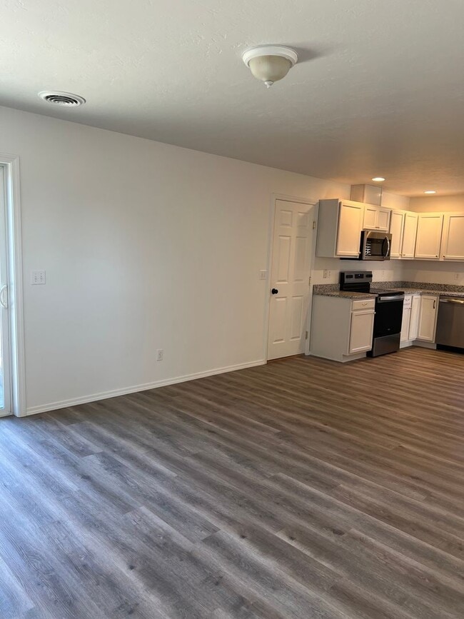 Building Photo - Coming soon! 4 bed 2.5 bath home in Meridian