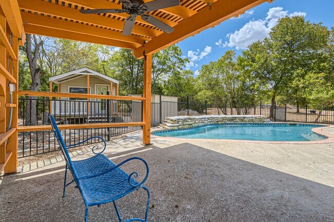 Building Photo - House on 5 Acres East of Austin!