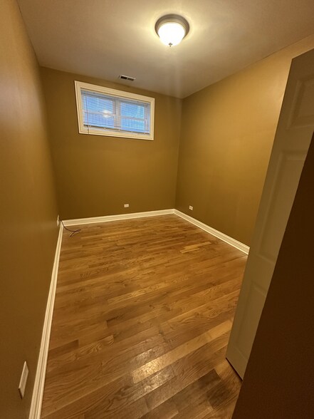 Building Photo - 6229 N Richmond St