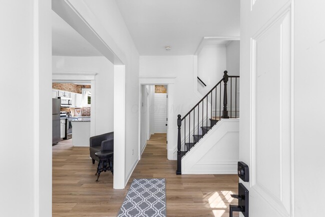 Building Photo - 1399 E Long St