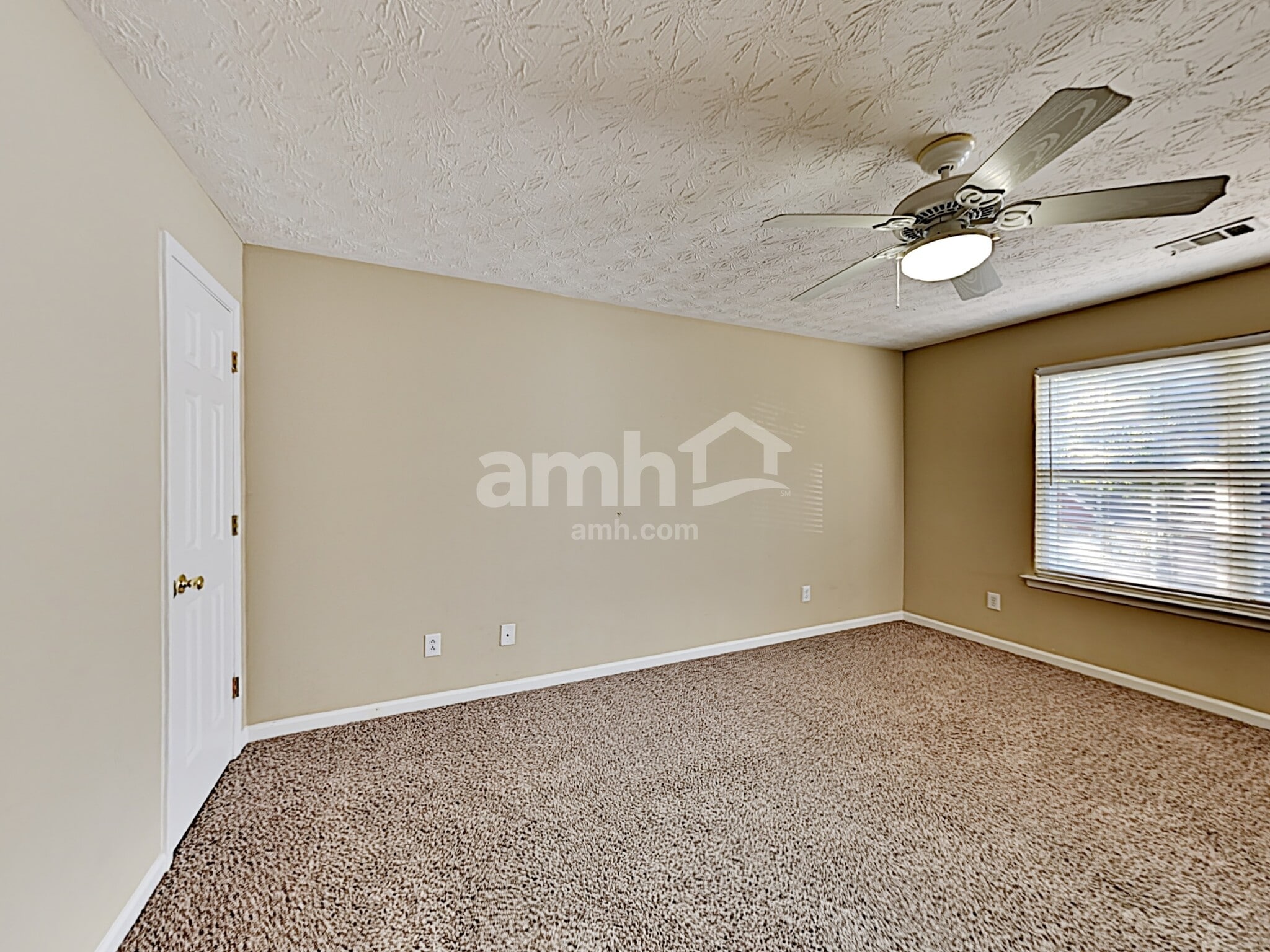 Building Photo - 158 Village Trace