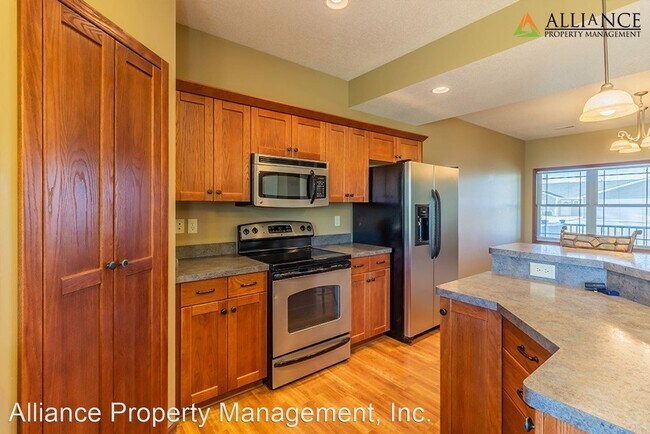 Building Photo - 3 br, 2.5 bath House - 526 Stonedale Dr.