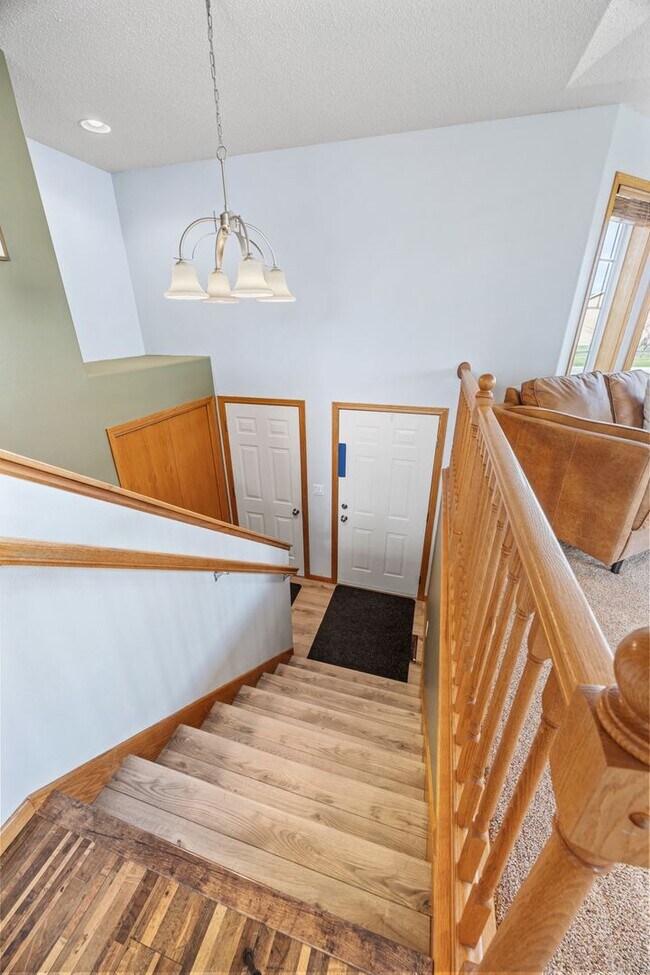 Building Photo - Spacious & Stylish 4-Bedroom Home in West ...