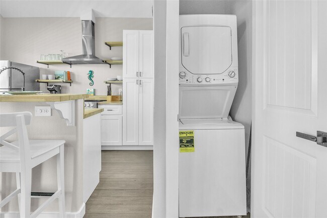 Building Photo - 1079 Cedar Ln