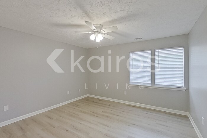 Building Photo - 320 Deer Park Dr