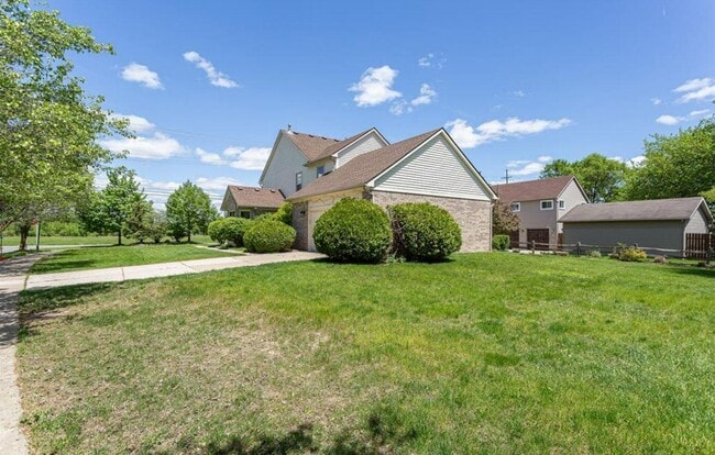 Building Photo - 44741 Cherry Hill Rd