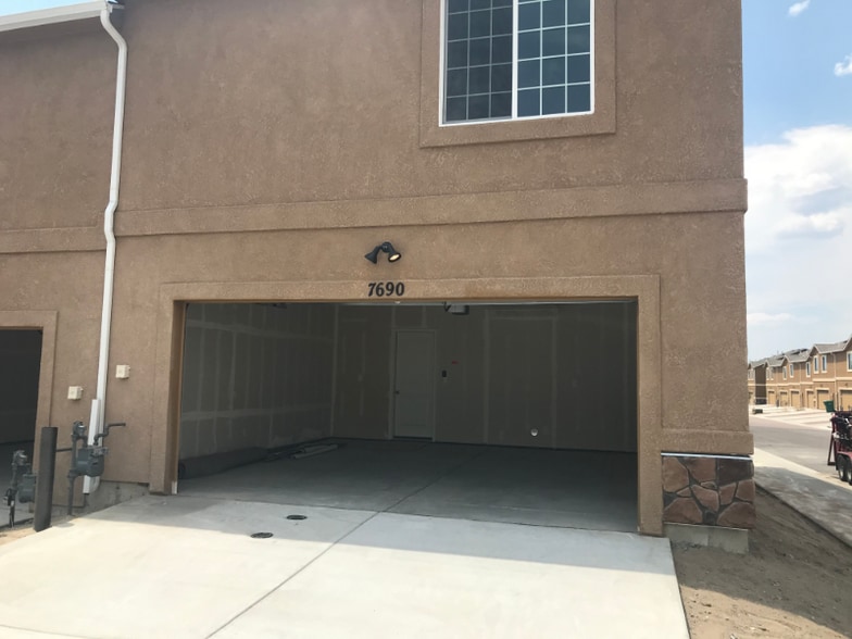 Building Photo - 7690 Woody Cones Vw