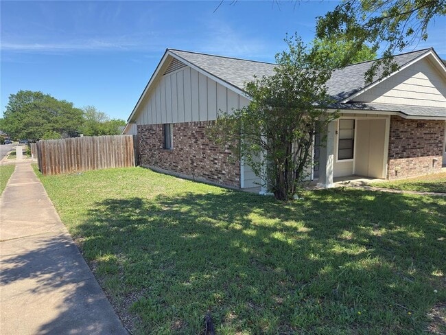 Building Photo - 1614 W Braker Ln