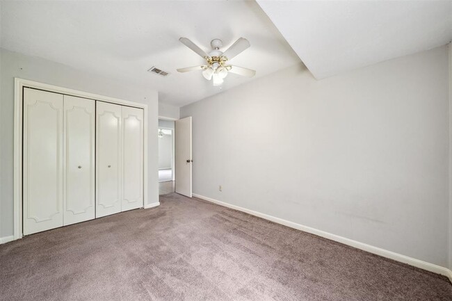 Building Photo - 1841 Sherwood Forest St
