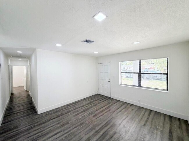 Building Photo - 1135 NW 127th St