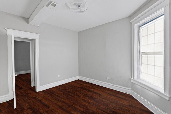 Building Photo - 5343 S Indiana Ave