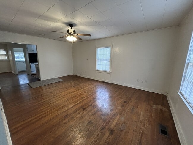 Building Photo - 955 N Curtis Ave