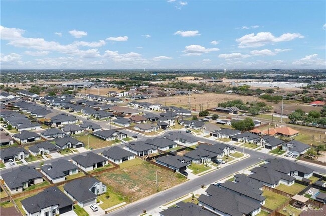 Building Photo - 18 S Peak Dr