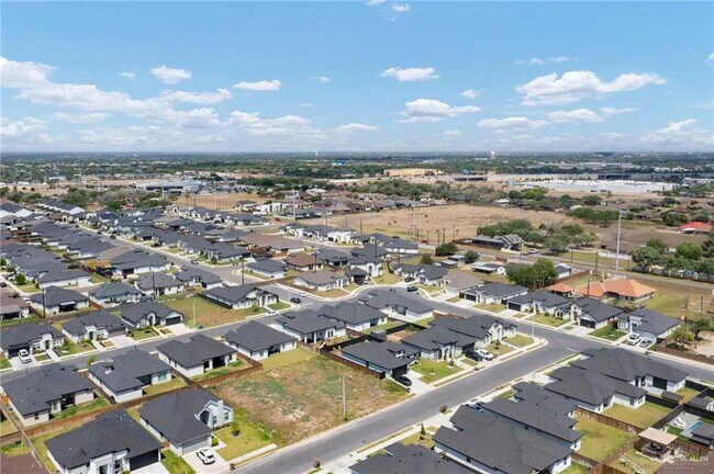 Building Photo - 19 S Peak Dr