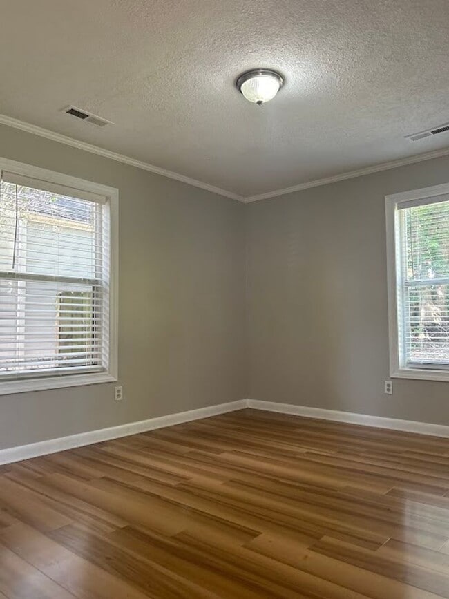 Building Photo - 3 Bed 2 Bath in Hapeville!