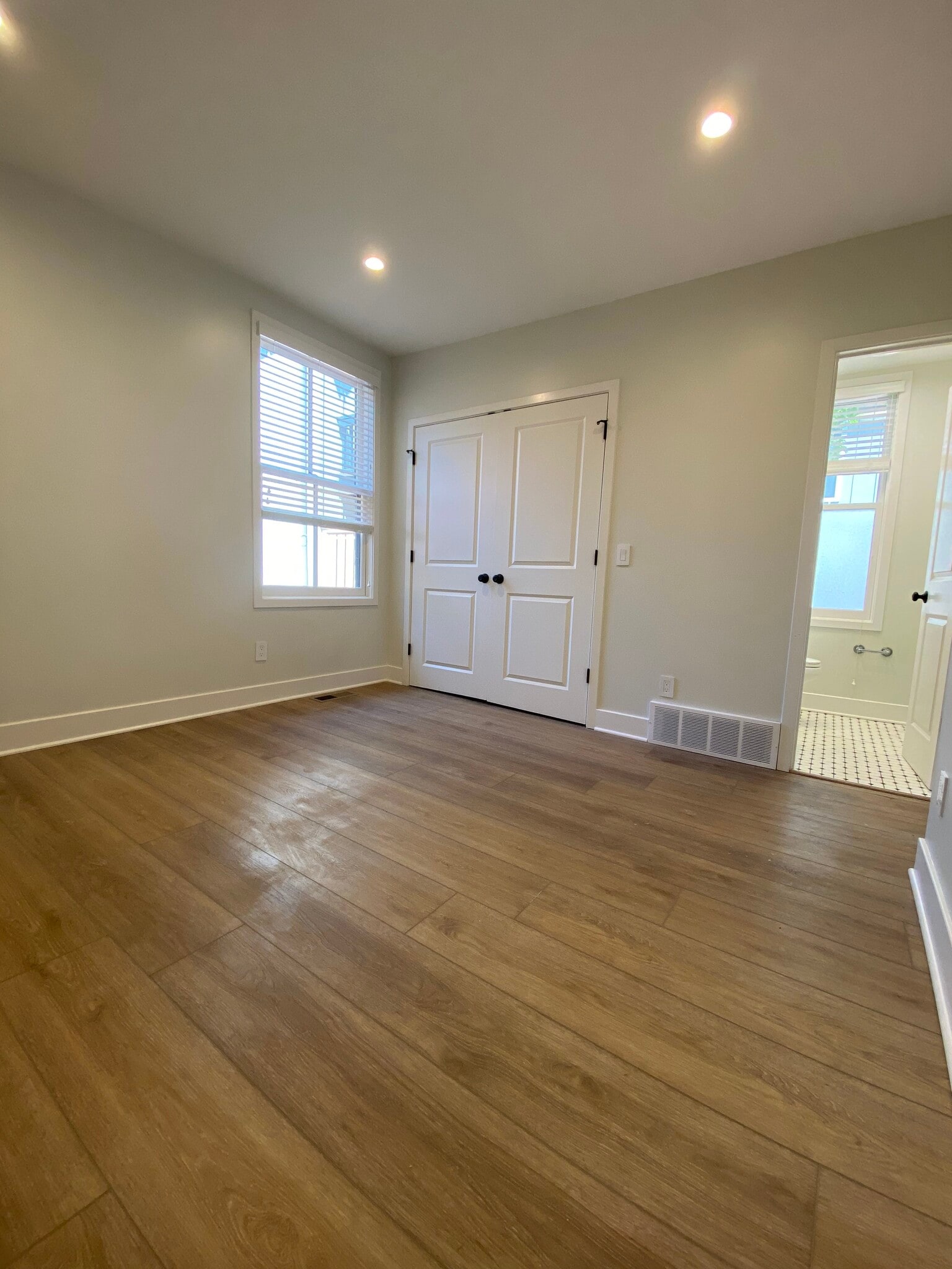 Building Photo - 252 Jackson St