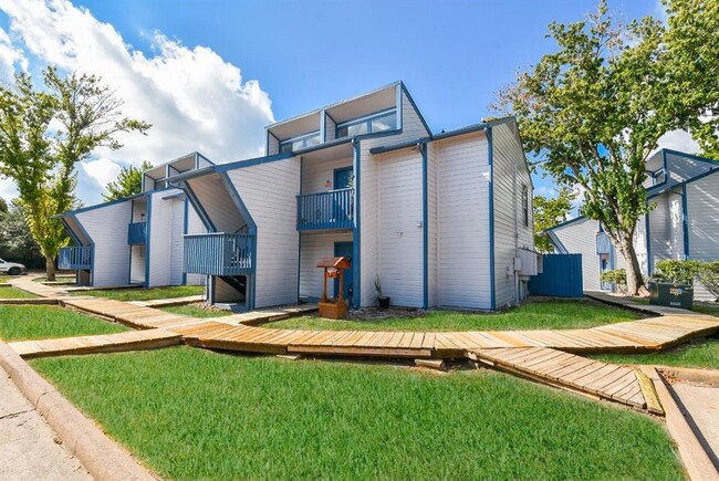 Building Photo - 13151 Walden Rd