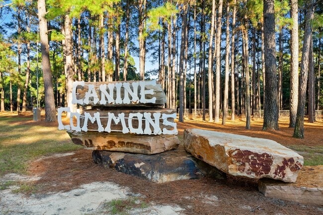 Building Photo - 554 Camellia Ct