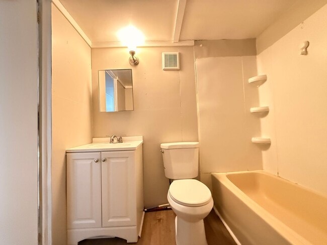 Building Photo - Updated 3 Bedroom House FOR RENT in Laurel Lakes $1550