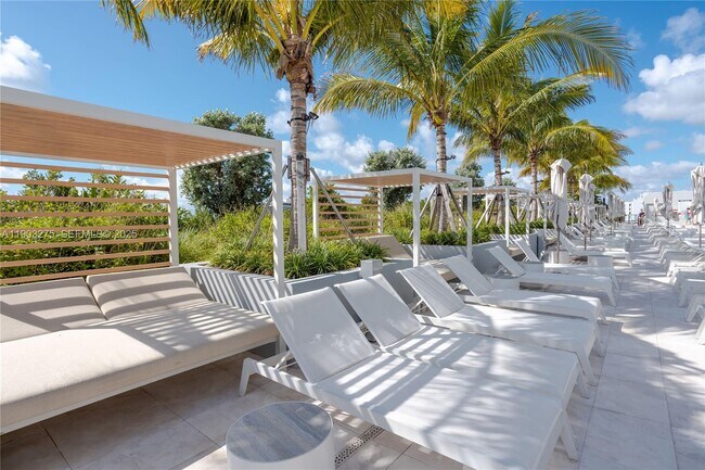 Building Photo - 580 72nd St