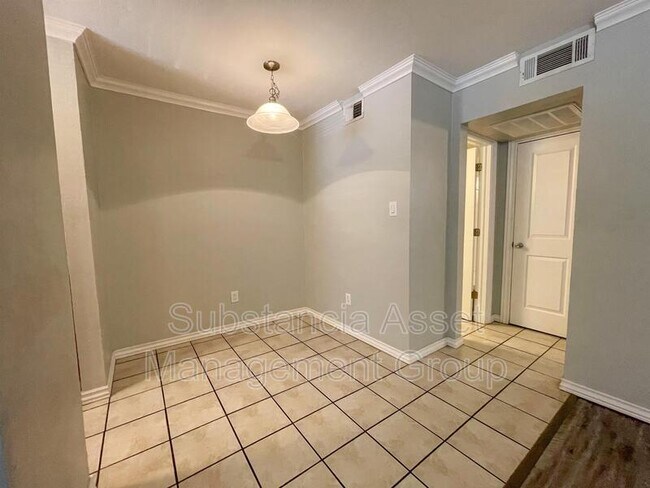 Building Photo - 1430 NW 25th St