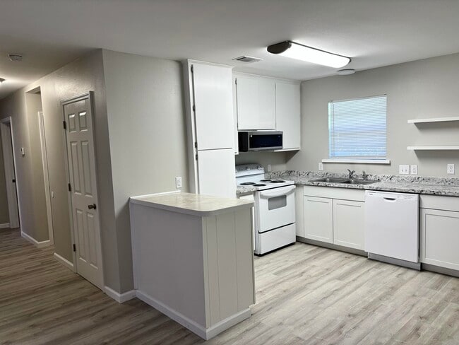 Building Photo - 340 Calhoun Ave