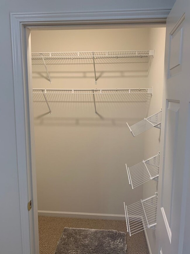 Building Photo - 2 Bedroom / 2 Bath Condo- ALL UTILITIES IN...