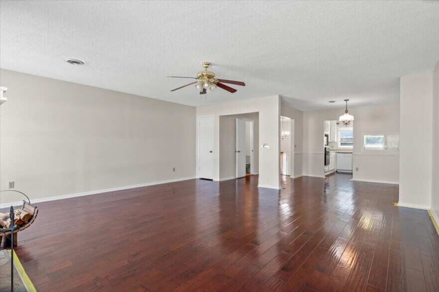 Building Photo - 488 Greenview Dr