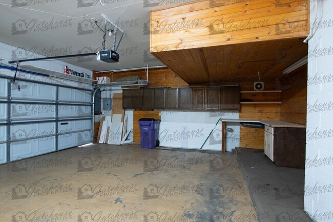 Building Photo - 3342 S Oneida Way