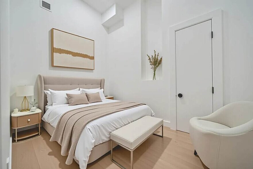 Building Photo - 19 St Marks Pl