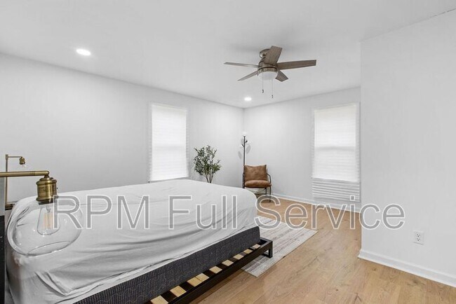 Building Photo - 1025 42nd Ave N