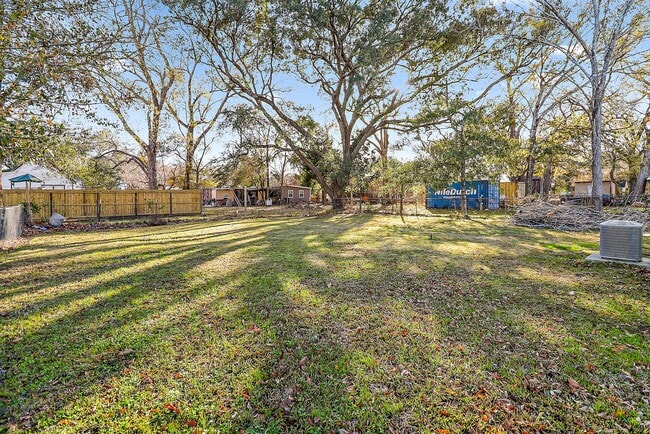 Building Photo - 506 Trinity St