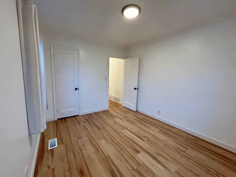 Building Photo - 326 Gregson Ave S