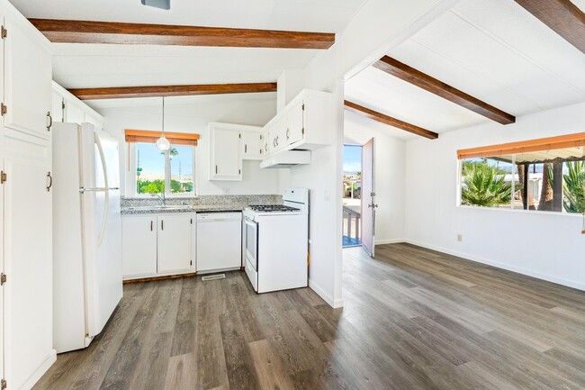 Building Photo - 32520 Westchester Dr