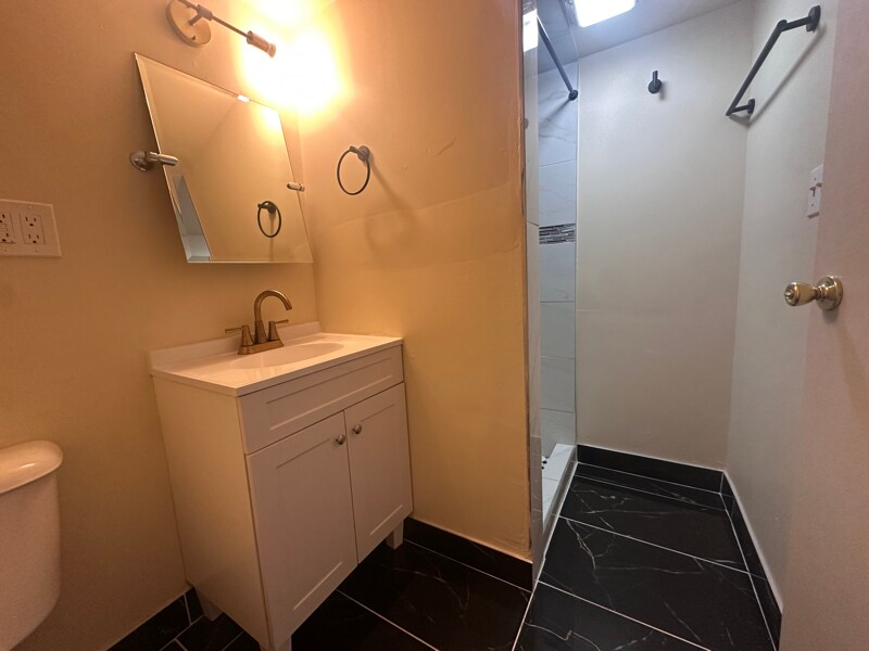 Building Photo - 8506 Izard St