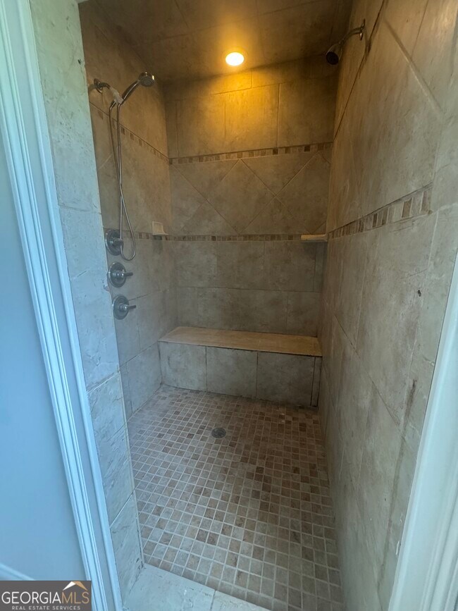 Building Photo - 327 Lakeridge Dr