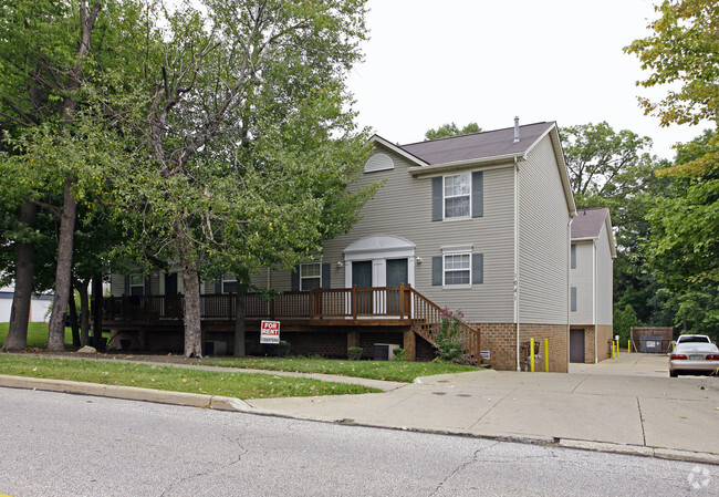 Primary Photo - 1041 Clyde Ave