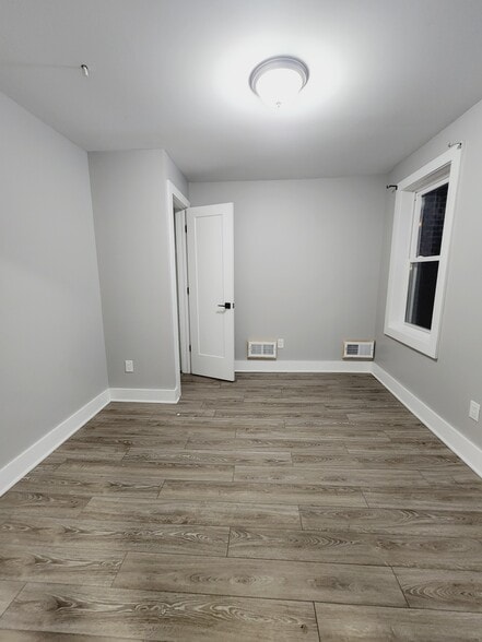 Unit 1R - 26 Yale Ave