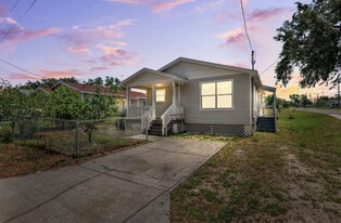 Building Photo - 3801 Carroway St