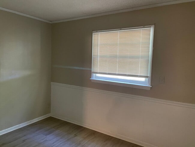 Building Photo - 1392