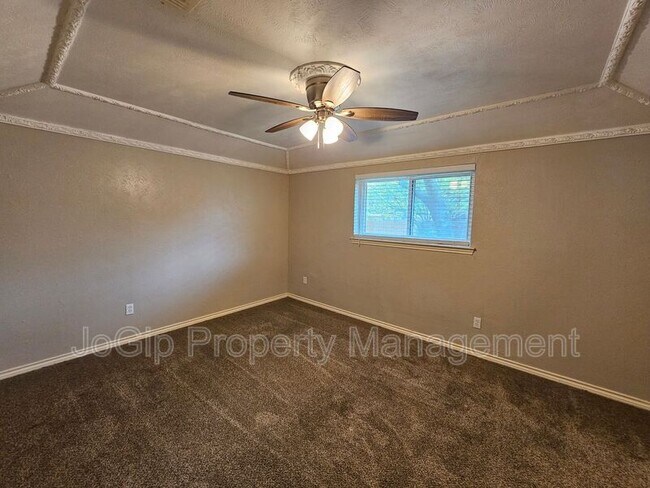 Building Photo - 216 Wesley Dr