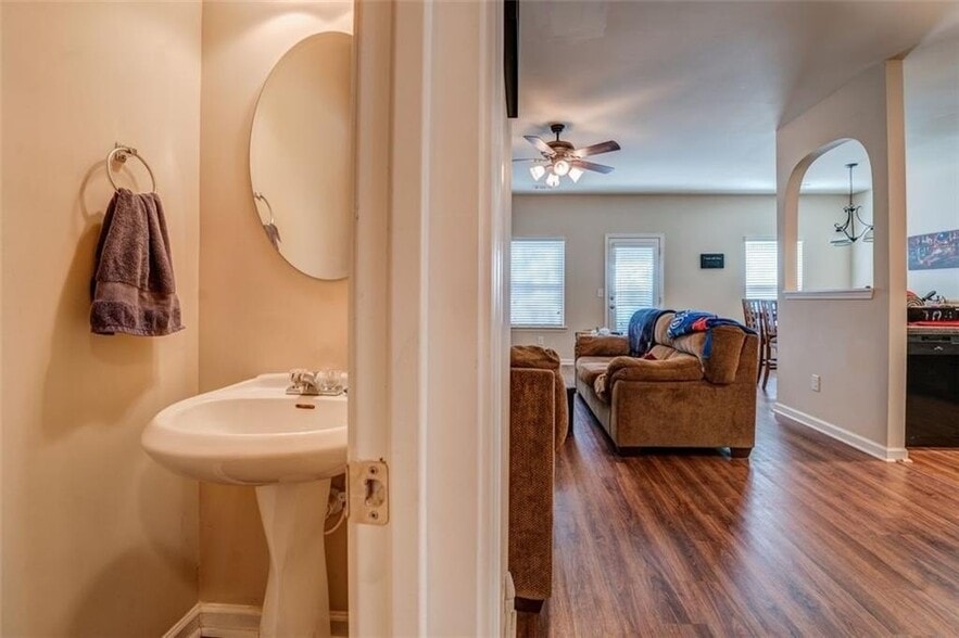 Building Photo - 208 Hidden Creek Pt