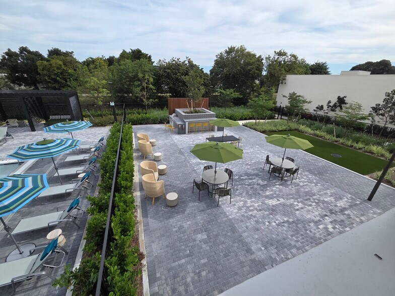 Building Photo - 6710 SW 29th St