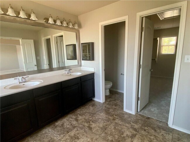 Building Photo - 7320 Sunset Heights Cir