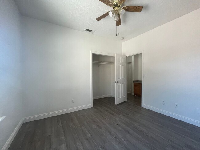 Building Photo - 3 bed 2 bth in Apple Valley. Apply today!