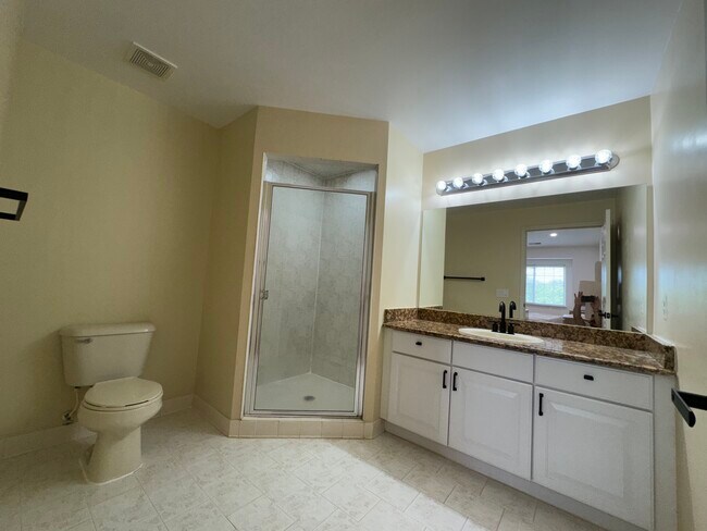 Building Photo - 5259 Twin Oaks Dr