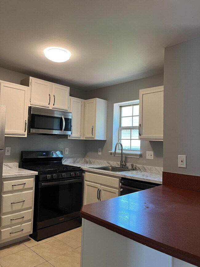 Building Photo - 4674 Mews Dr